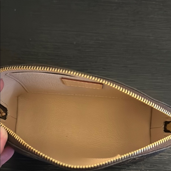 Louis Vuitton Cosmetic Pouch Small - Picture 6 of 7